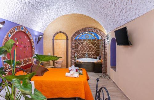 Hinojares House | Explore Cazorla Casas Cueva: Pet-Friendly with Ocean Views