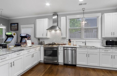 Rosewood House | Experience CB90HOUSE: Pet Friendly Stay Near Downtown Columbia