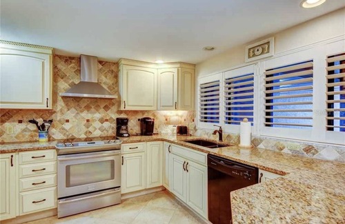 Sand Key Condo | Relaxing Retreat with Private Balcony & Ocean Views