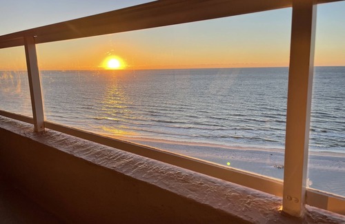 Sand Key Condo | Relaxing Retreat with Private Balcony & Ocean Views