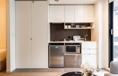 West Melbourne Apartment | CBD 2-Bedroom with Balcony Near Attractions