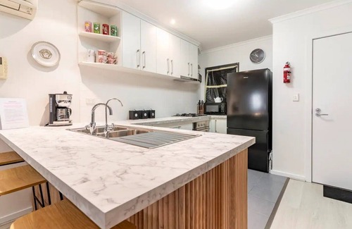 Adelaide Central Business District Apartment | Exceptional CBD 2-Bedroom Suite with Free Parking & WiFi