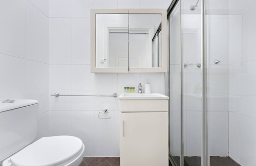 Pyrmont House | Cozy Retreat Steps from Darling Harbour and Fish Market