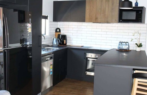 Launceston CBD House | Modern Townhouse on Elizabeth St with Secure Parking
