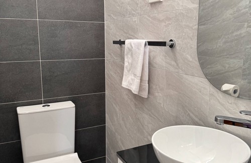 Glen Innes Hotel | Discover CBD Gi Motel: Family-Friendly Stay with Dining