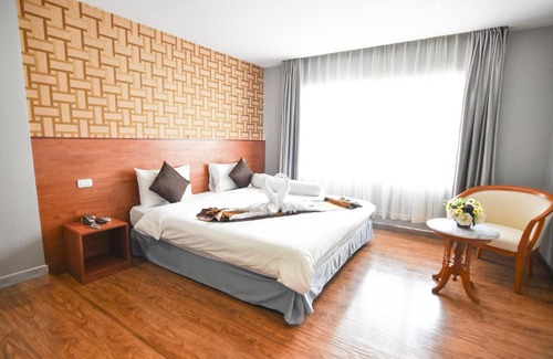 Talat Hotel | Comfortable CBD Hotel Suratthani with Wheelchair Access