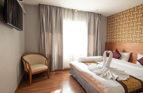 Talat Hotel | Comfortable CBD Hotel Suratthani with Wheelchair Access
