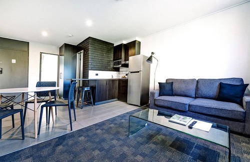 Coffs Harbour Hotel | Top-Rated CBD Motor Inn with Pool and Family-Friendly Amenities