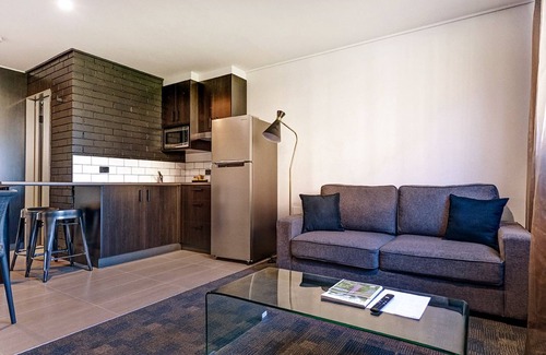 Coffs Harbour Hotel | Top-Rated CBD Motor Inn with Pool and Family-Friendly Amenities