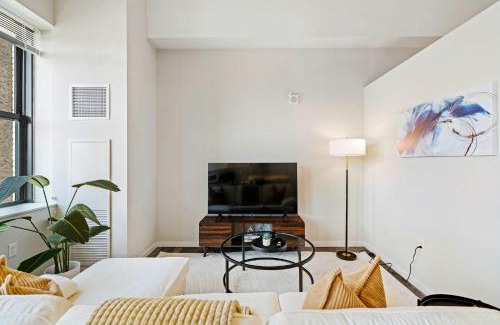 Downtown Cincinnati Apartment | CBD OTR 1BR Gym Pool Stadium View