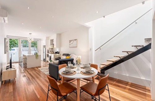 Pyrmont House | CBD Stay｜Walk to Darling Harbour and Fish Market