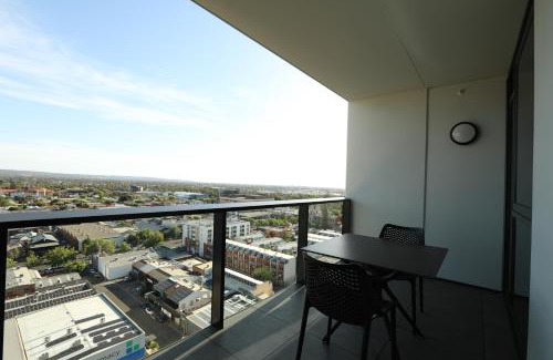 Adelaide Central Business District Apartment | Top Floor CBD View Hotel: Free Parking, Gym & Pool Access