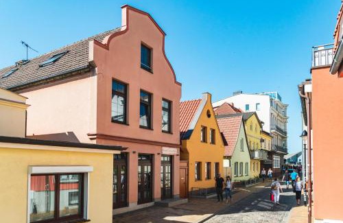 Warnemuende Apartment | Oceanfront Retreat at Apartmenthaus Captain Hook - Rated 9/10
