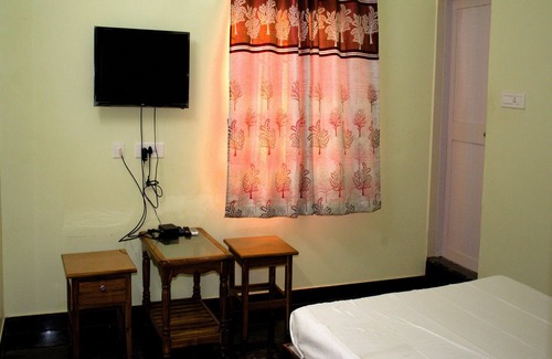Tindivanam Hotel | Budget-Friendly Stay at CBR Guest House with Breakfast