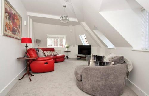 City Centre Apartment | Modern 2 Bed Apartment in Prime Location - Guest Rated 9.5