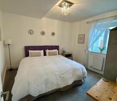 City Centre Apartment | Modern 2 Bed Apartment in Prime Location - Guest Rated 9.5