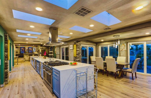 Spring Valley House | Relaxing 9BD/8BA Villa with Spa Near Vegas Strip