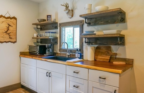 Harrison House | Inviting CDA Bunkhouse: Lake View & Breakfast Included