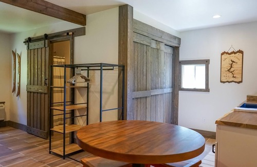 Harrison House | Inviting CDA Bunkhouse: Lake View & Breakfast Included