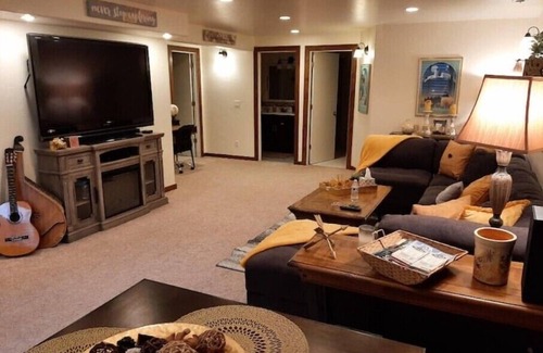 Coeur d'Alene Apartment | Cozy CDA Place: Private 2BR Suite with Ocean Views