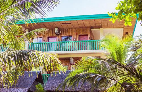 Dauin House | Discover Ceazar's Place with Oceanfront Views & Beach Access