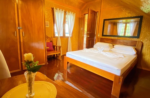 El Nido House | Inviting Stay at CED Garden with Breakfast & Family Fun