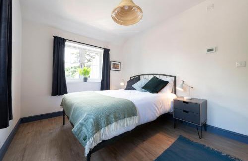 Filton Apartment | Family-Friendly Cedar Apartments: Great Reviews Await You!