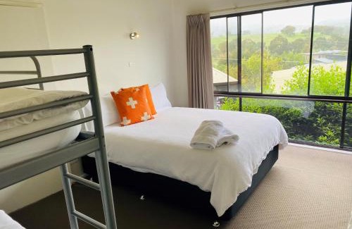 Merrijig Apartment | Discover Cedar Apartments - Family-Friendly Retreat in Merrijig