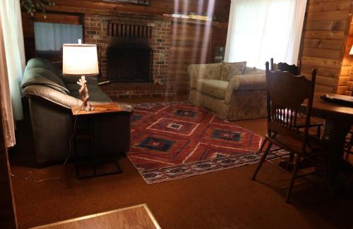 Ashford Apartment | Family-Friendly Cedar at Rainier Lodge Near Mt. Rainier