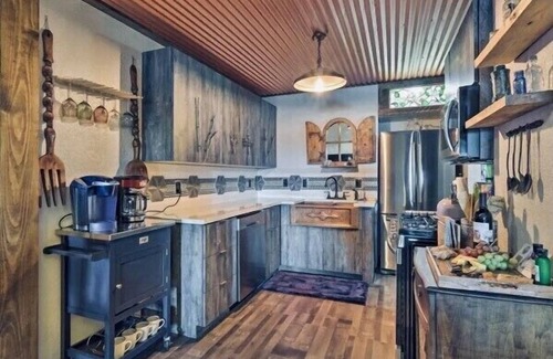 Fayetteville House | Lake View Cedar Bluff Hobbit House on Private Gated Acres