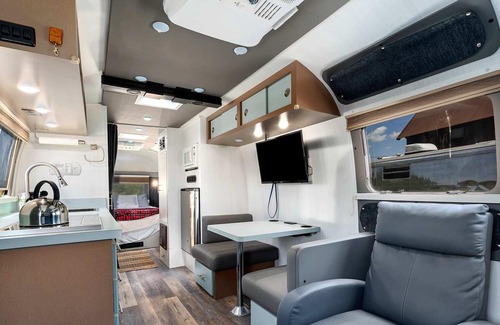 Driftwood House | Cedar Break - Airstream 02