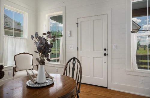 Driftwood House | Cozy Cedar Break Cabin D: Family-Friendly & Accessible Stay
