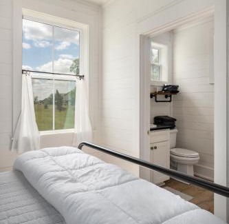 Driftwood House | Cozy Cedar Break Cabin D: Family-Friendly & Accessible Stay