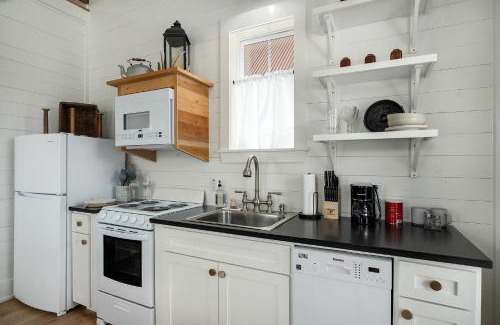 Driftwood House | Cozy Cedar Break Cabin D: Family-Friendly & Accessible Stay