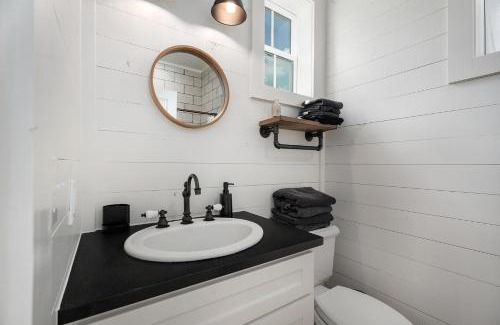 Driftwood House | Cozy Cedar Break Cabin D: Family-Friendly & Accessible Stay
