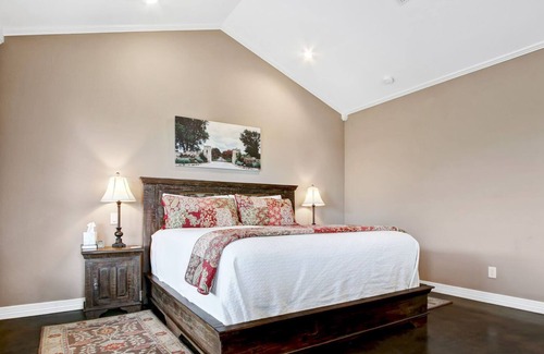 Comfort Cabin | Cedar Cabin at RRR - A Birdy Vacation Rental