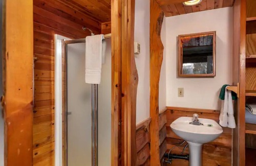 Stevenson Cabin | Cedar Cabin at Wilder and. Pine Riverside Cabins