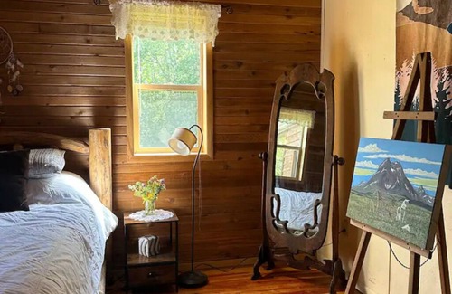 East Glacier Park Cabin | Cozy Cedar Cabin: 2-Bedroom Retreat by Glacier Park