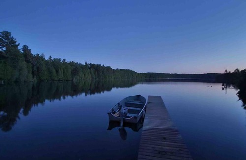 North Frontenac House | Cozy Cedar Cabin at North Frontenac Lodge: Pet Friendly Getaway