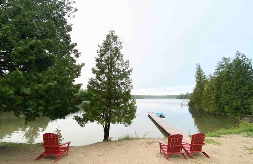 North Frontenac House | Cozy Cedar Cabin at North Frontenac Lodge: Pet Friendly Getaway