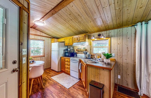 Waller Cabin | Beautiful Cedar Cabin with Beach, Pond & Tropical Bar