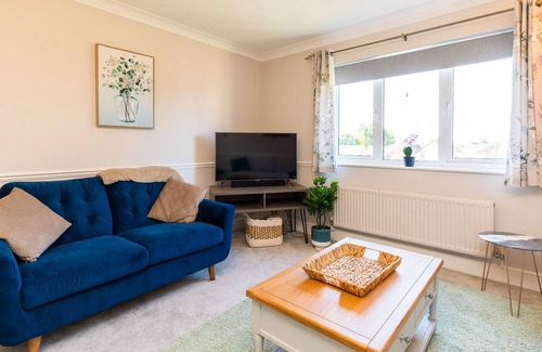 Horsham Apartment | Cedar - Cosy 2 Bed Apartment Close to Town