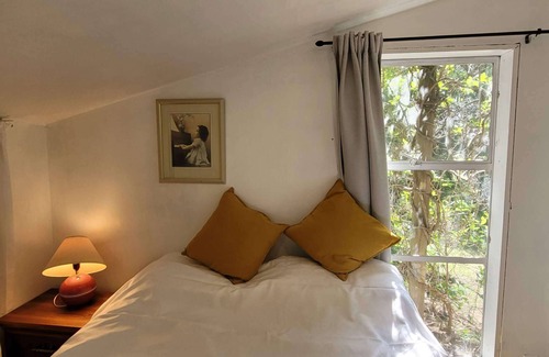 Powell River Cabin | Charming Cedar Cottage: 2 Bedroom Retreat Near Lund