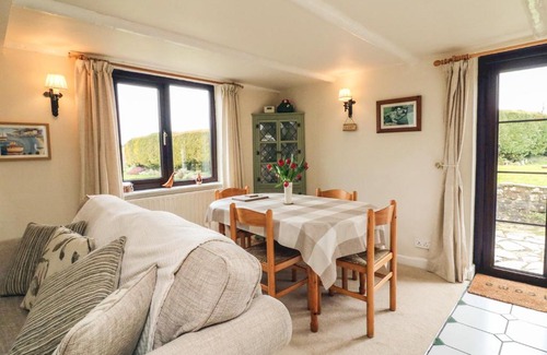 Woolfardisworthy House | Pet-Friendly Cedar Cottage in Bideford: A Cozy Retreat