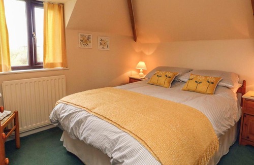 Woolfardisworthy House | Pet-Friendly Cedar Cottage in Bideford: A Cozy Retreat