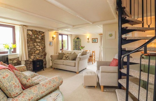 Woolfardisworthy House | Pet-Friendly Cedar Cottage in Bideford: A Cozy Retreat