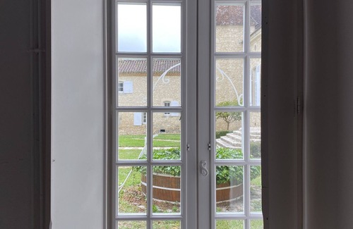 Espiens Cottage | Experience Cedar Cottage in a 17th Century Castle