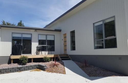 Blackmans Bay House | Discover Cedar Cottages at Blackmans Bay: Family & Pet Friendly
