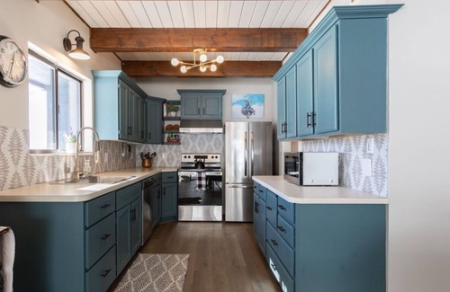 Thayne House | Cedar Creek Chalet: Ideal for Snowmobilers with Hot Tub