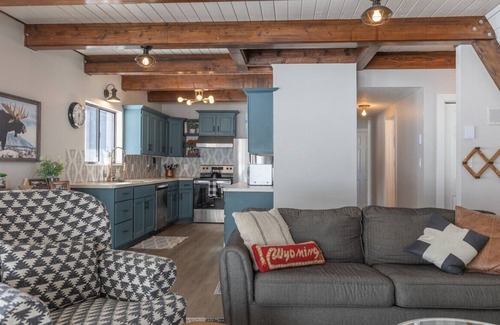 Thayne House | Cedar Creek Chalet: Ideal for Snowmobilers with Hot Tub